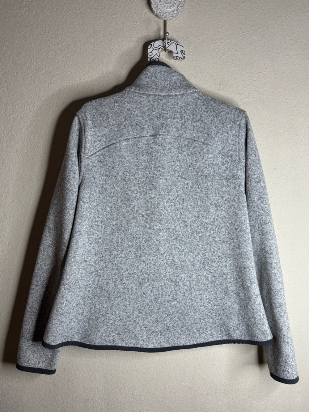 Lululemon Its Fleecing Cold Zip Up
Heathered White/Dark Carbon size 8 - Picture 3 of 4
